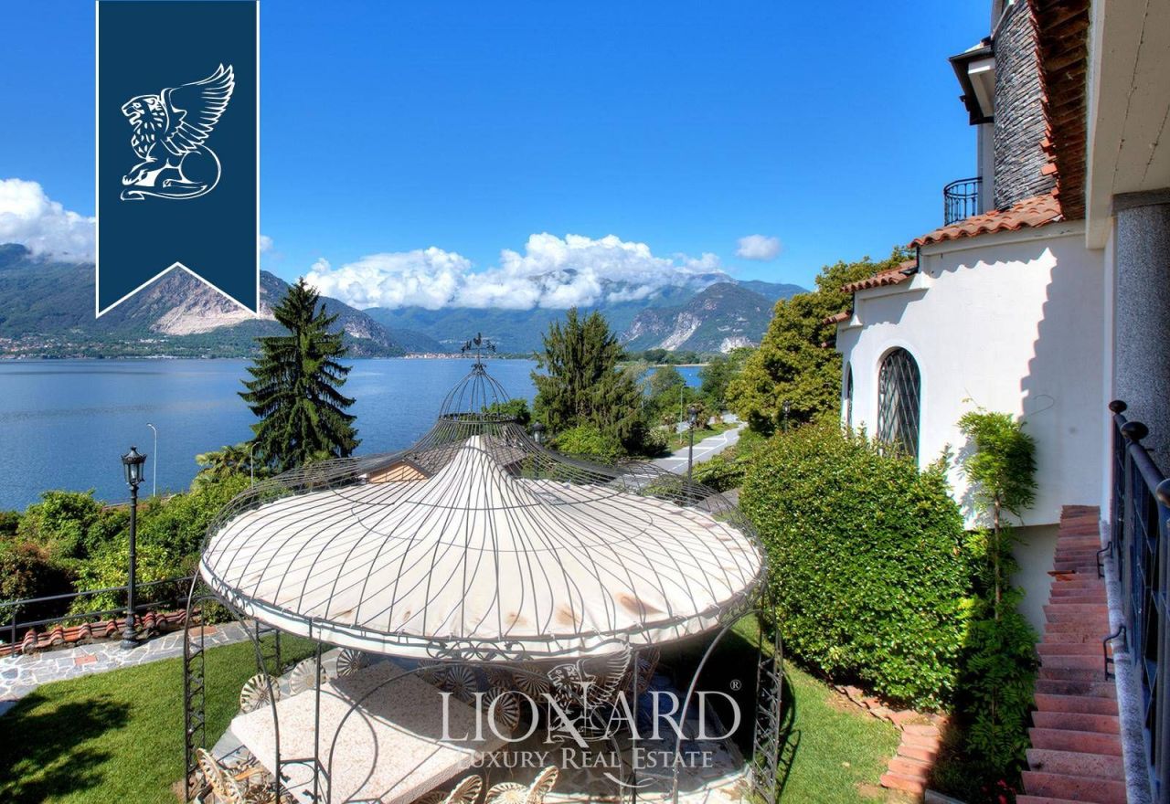 Villa en Verbania, Italia, 750 m² - imagen 1