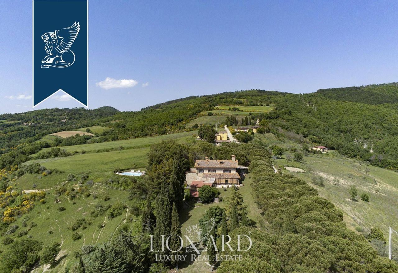 Granja en Citta di Castello, Italia, 2 000 m² - imagen 1