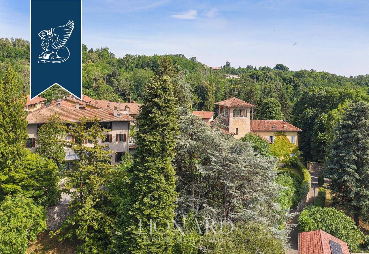 Villa a Varese, Italia, 622 m² - foto 2