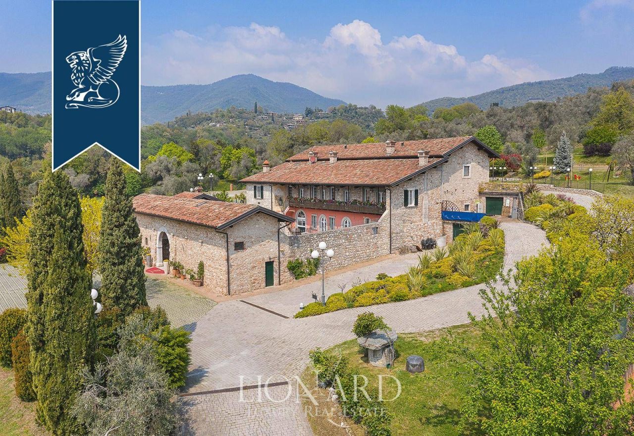 Farm in Salo, Italy, 2 500 m² - picture 2