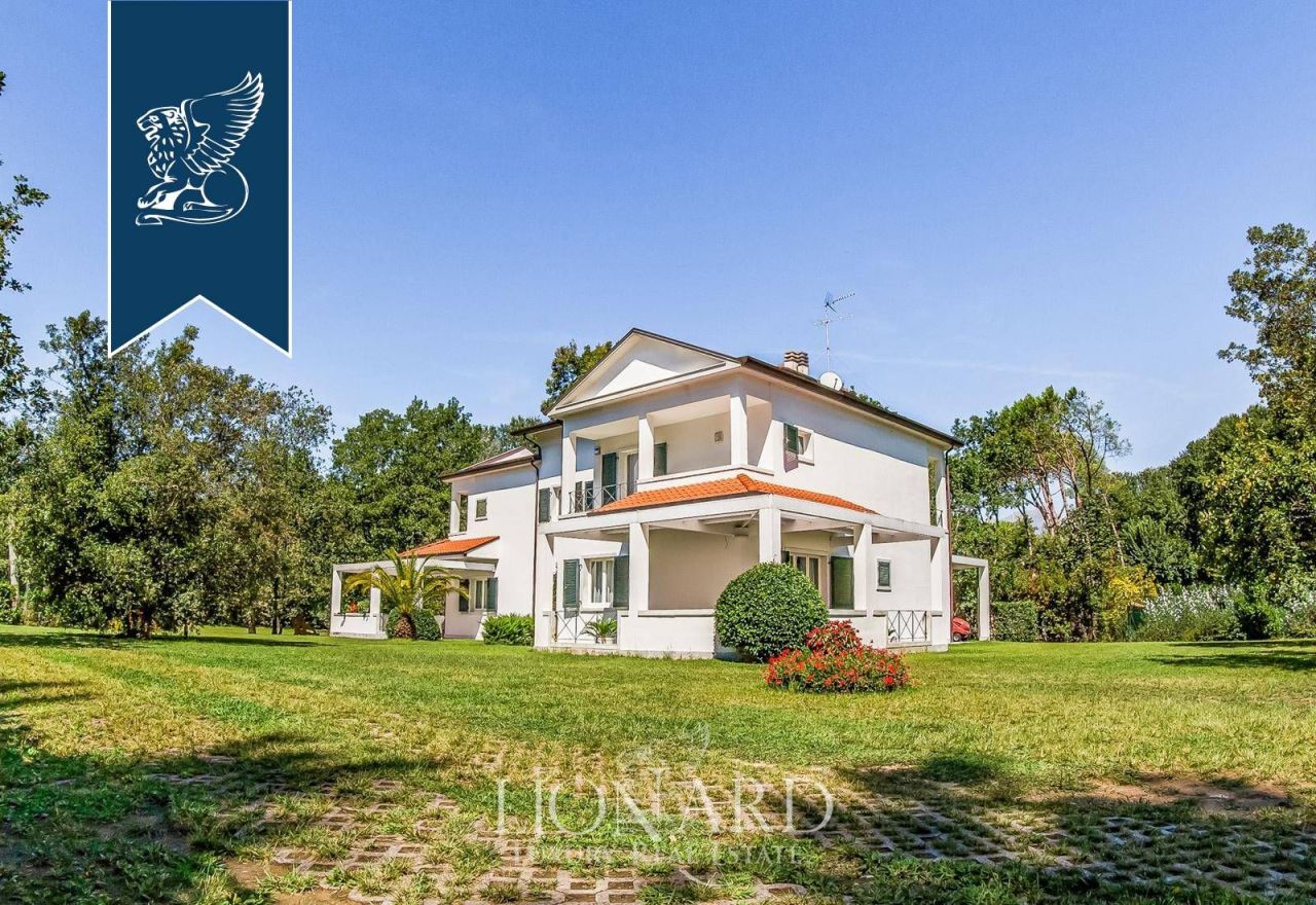 Villa à Massa, Italie, 600 m² - image 2