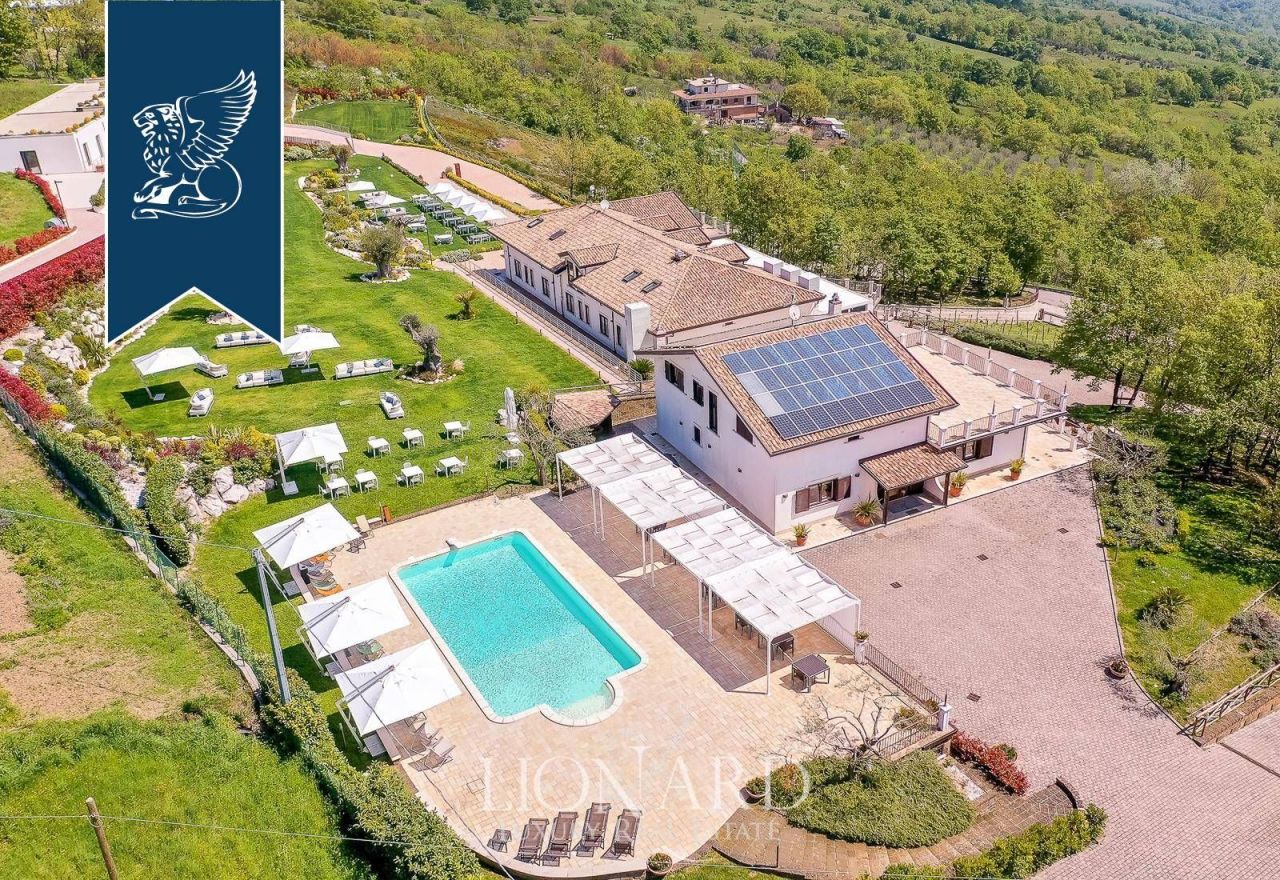 Granja en Avellino, Italia, 600 m² - imagen 3