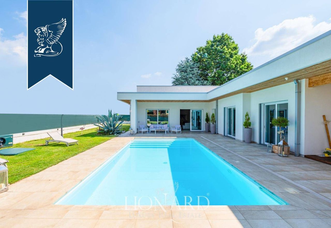 Villa in Gallarate, Italien, 270 m² - Foto 3