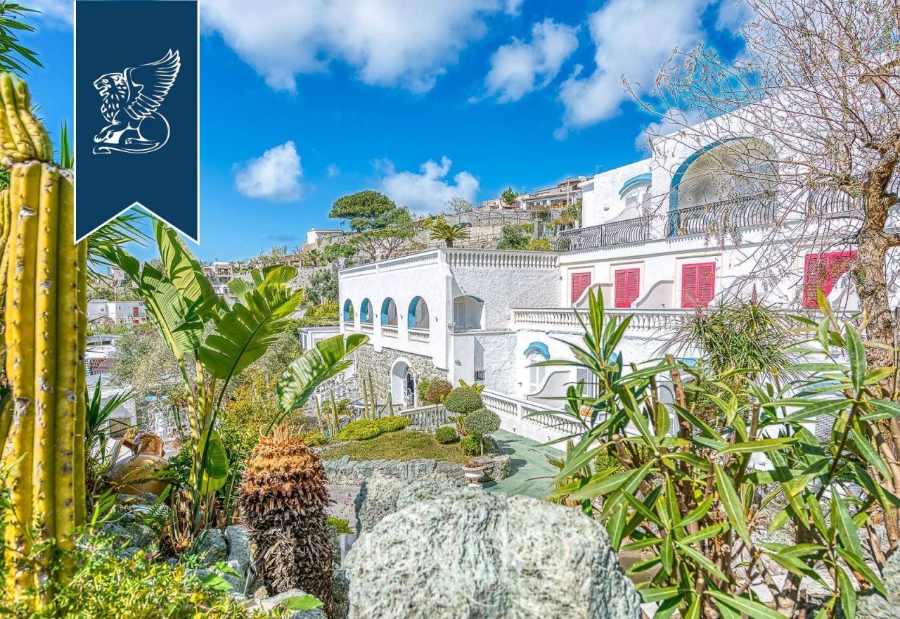 Hôtel à Naples, Italie, 7 456 m² - image 3