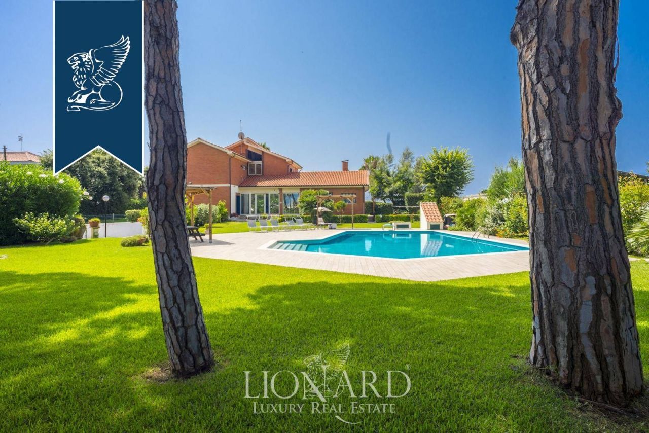 Villa in Latina, Italy, 550 m² - picture 3