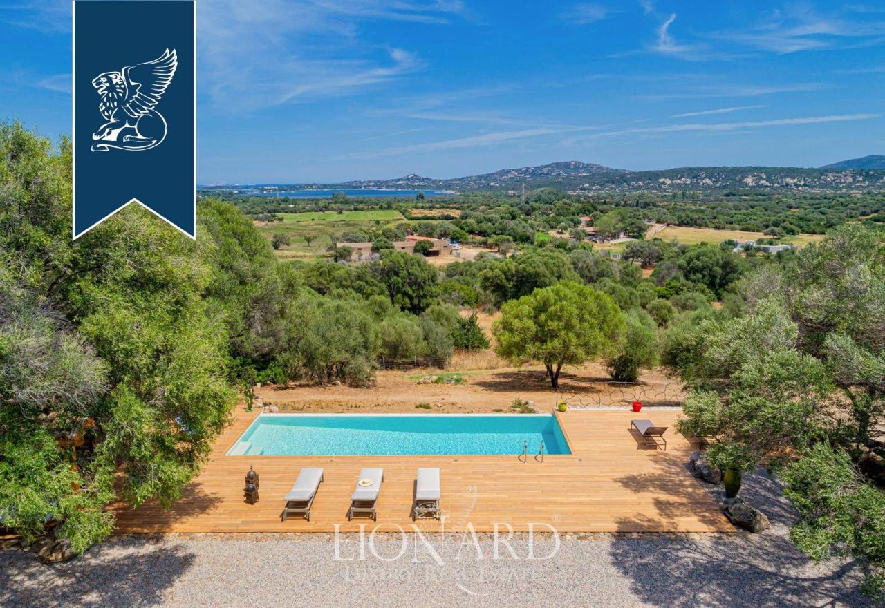 Villa a Olbia, Italia, 280 m² - foto 3