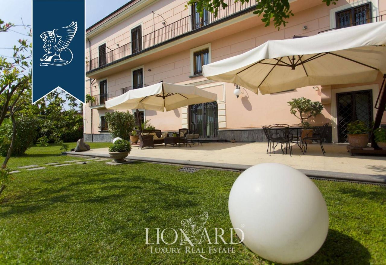 Villa à Naples, Italie, 500 m² - image 3