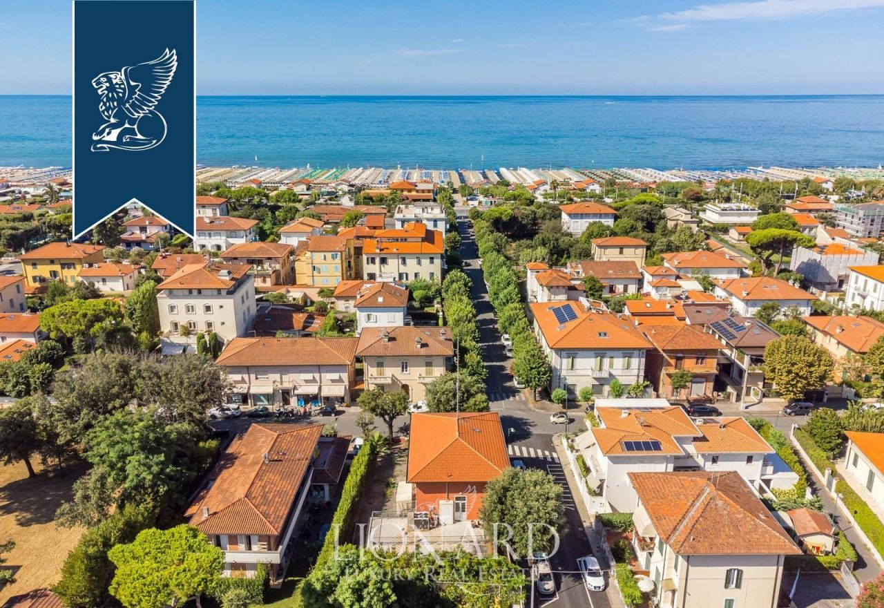 Villa in Forte dei Marmi, Italy, 400 m² - picture 3