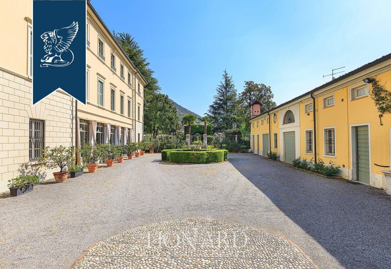 Villa à Brescia, Italie, 1 500 m² - image 3