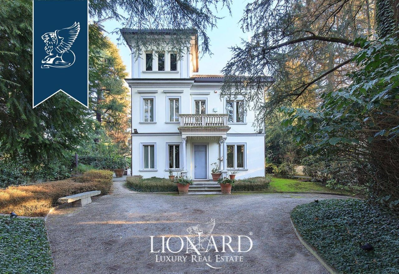 Villa in Carate Brianza, Italy, 660 m² - picture 3