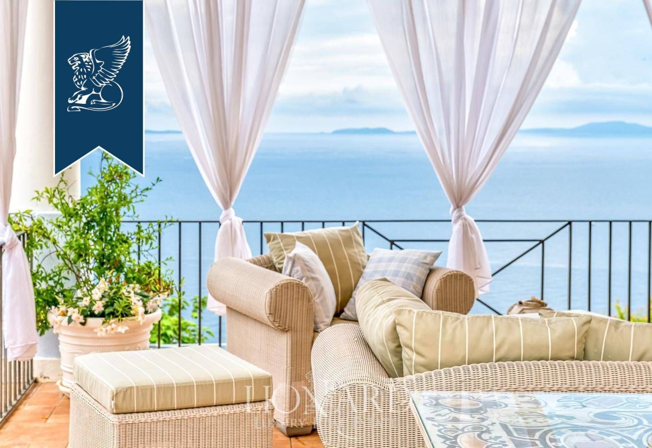 Villa en Nápoles, Italia, 300 m² - imagen 3