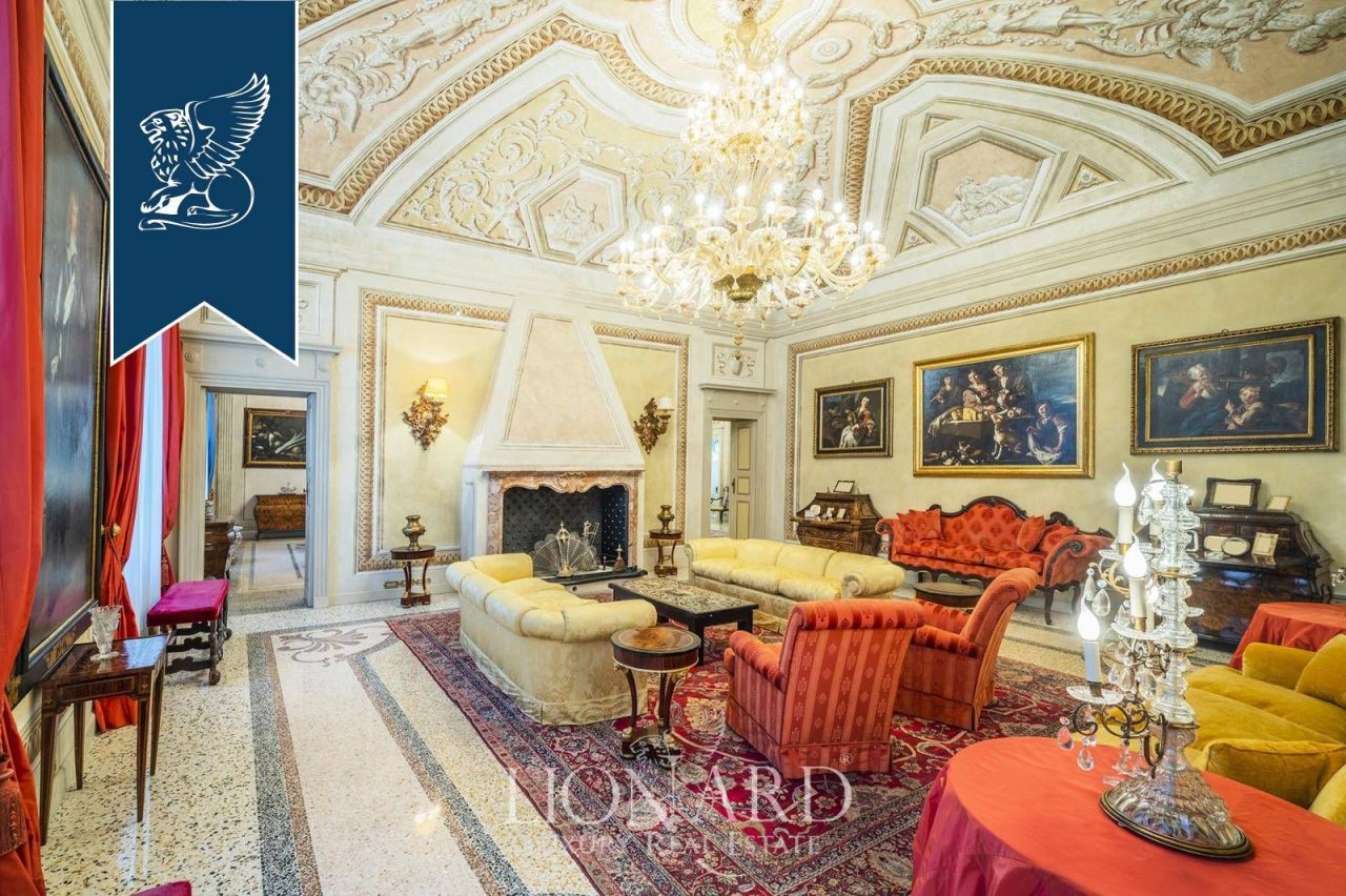 House in Piacenza, Italy, 2 700 m² - picture 3