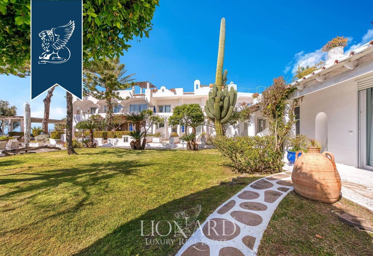 Villa a Napoli, Italia, 2 450 m² - foto 3