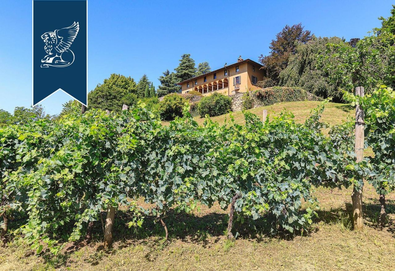 Villa in Bergamo, Italy, 1 500 m² - picture 3