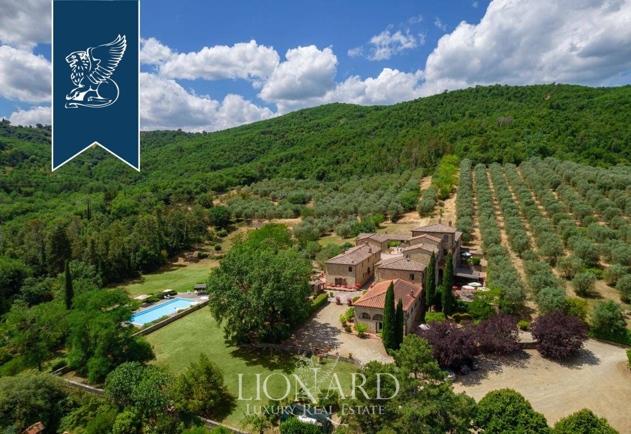 Farm in Arezzo, Italy, 1 500 m² - picture 3