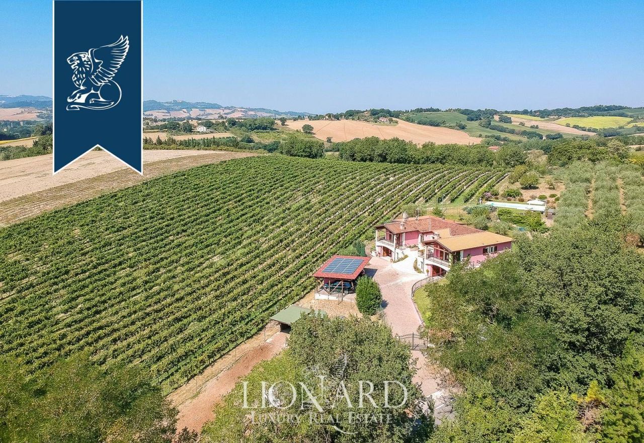 Farm in Fano, Italy, 600 m² - picture 2