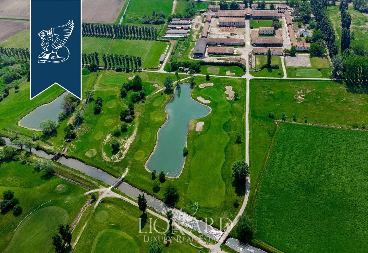 Villa in Cremona, Italy, 19 000 m² - picture 2