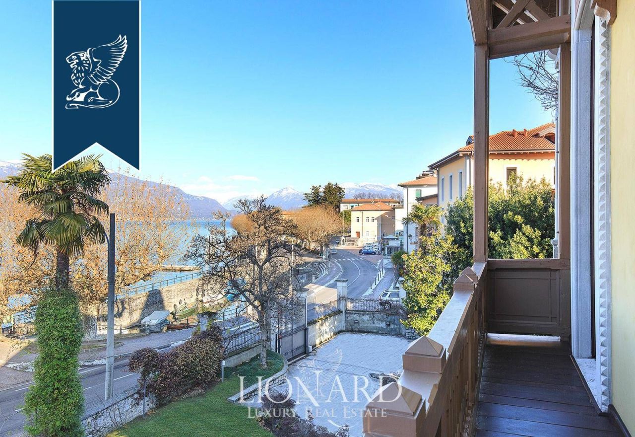 Villa en Porto Valtravaglia, Italia, 2 000 m² - imagen 2