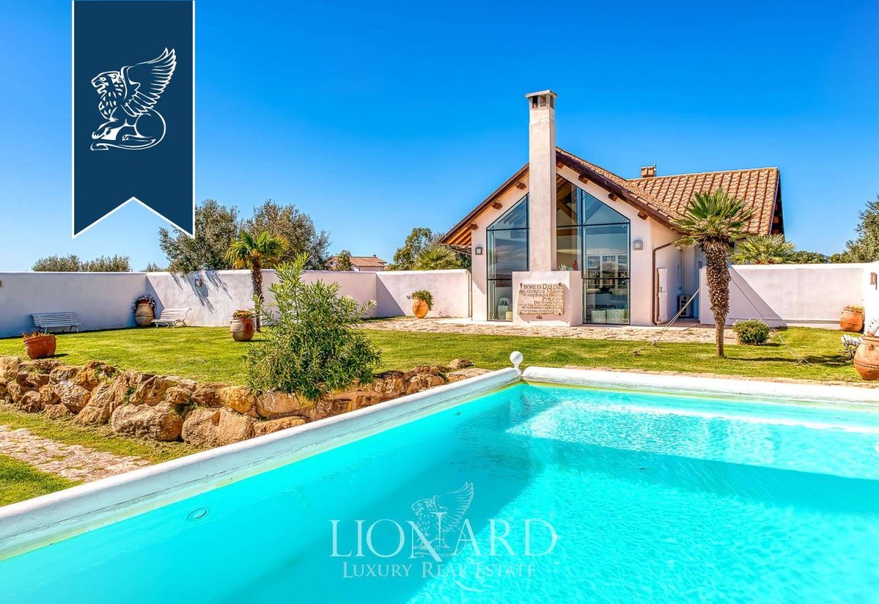 Villa en Montalto di Castro, Italia, 300 m² - imagen 2