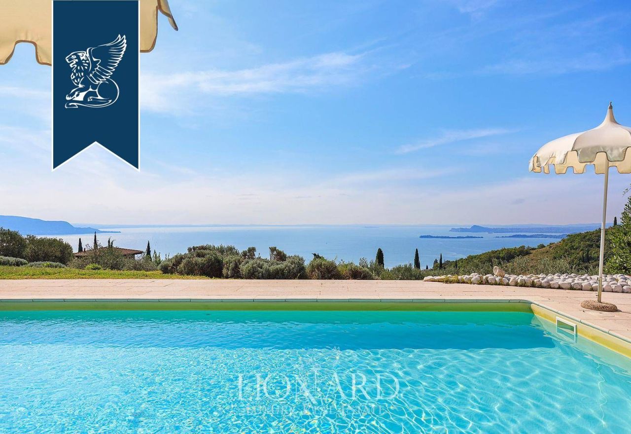 Villa in Brescia, Italy, 805 m² - picture 2