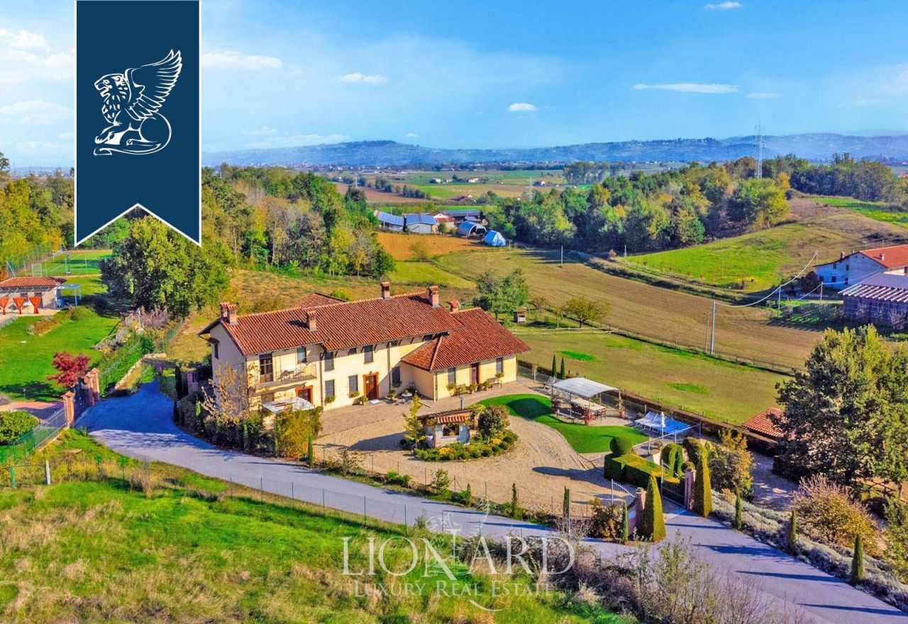 Villa in Cuneo, Italy, 700 m² - picture 2