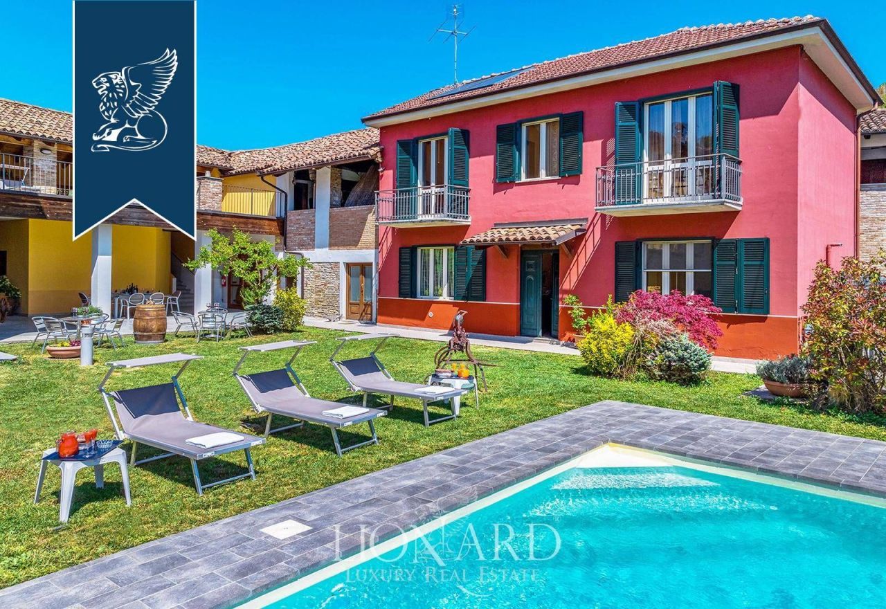 Farm in Asti, Italy, 1 000 m² - picture 2