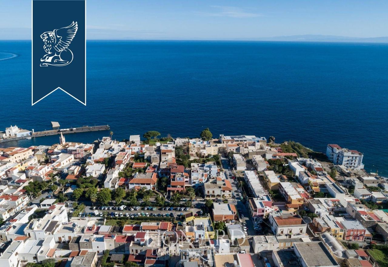 Hotel on Lipari, Italy, 1 300 m² - picture 2