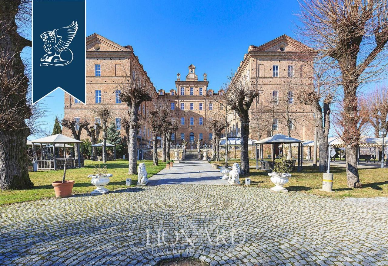 Castillo en Turín, Italia, 10 550 m² - imagen 2