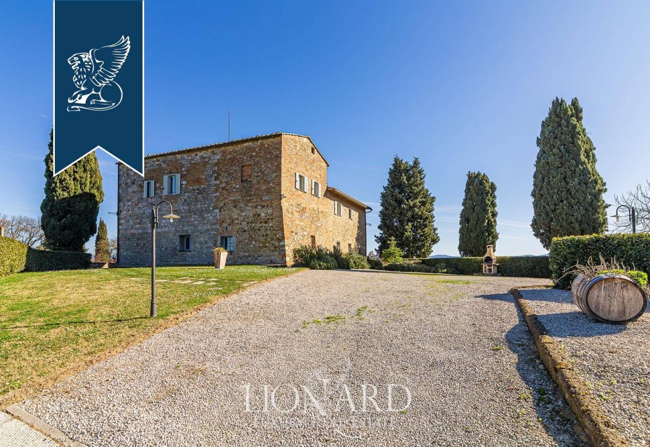 Farm in San Gimignano, Italy, 649 m² - picture 2