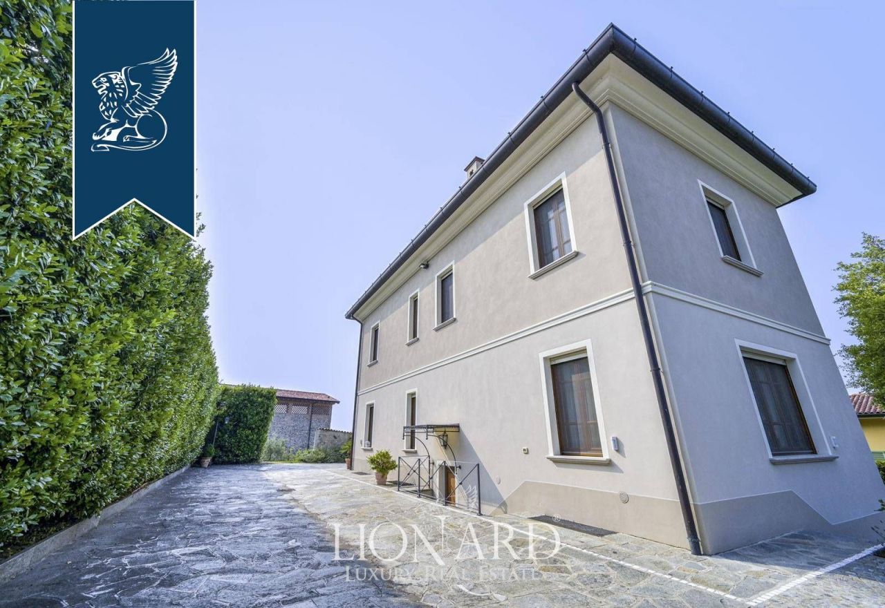Villa à Brescia, Italie, 400 m² - image 2