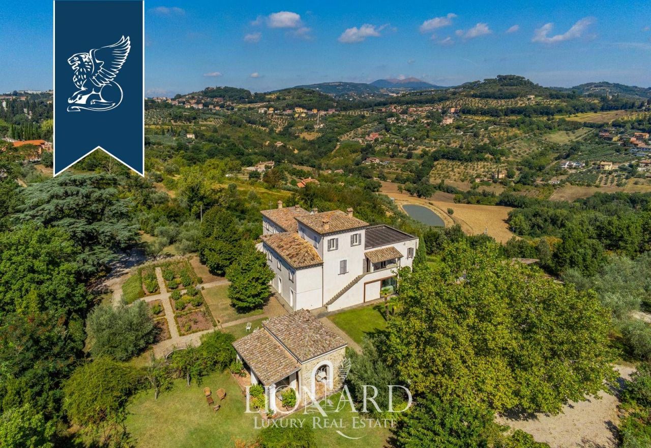 Villa en Perugia, Italia, 600 m² - imagen 2