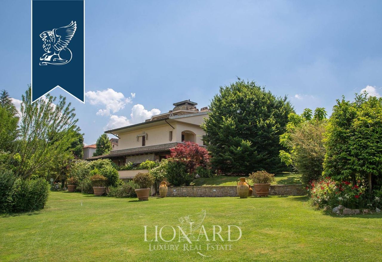 Villa in Arezzo, Italy, 730 m² - picture 2