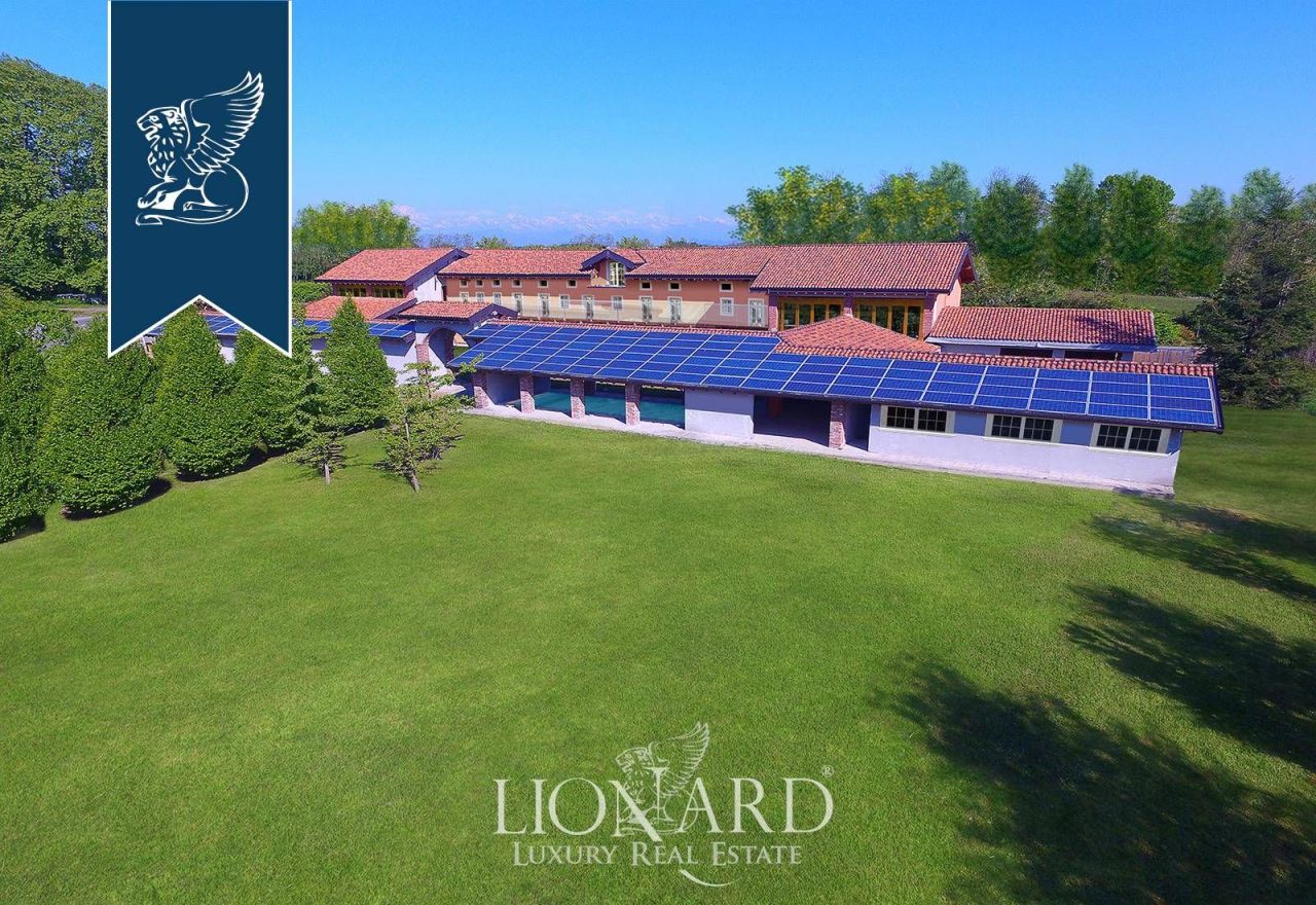 Villa in Novara, Italy, 2 100 m² - picture 2