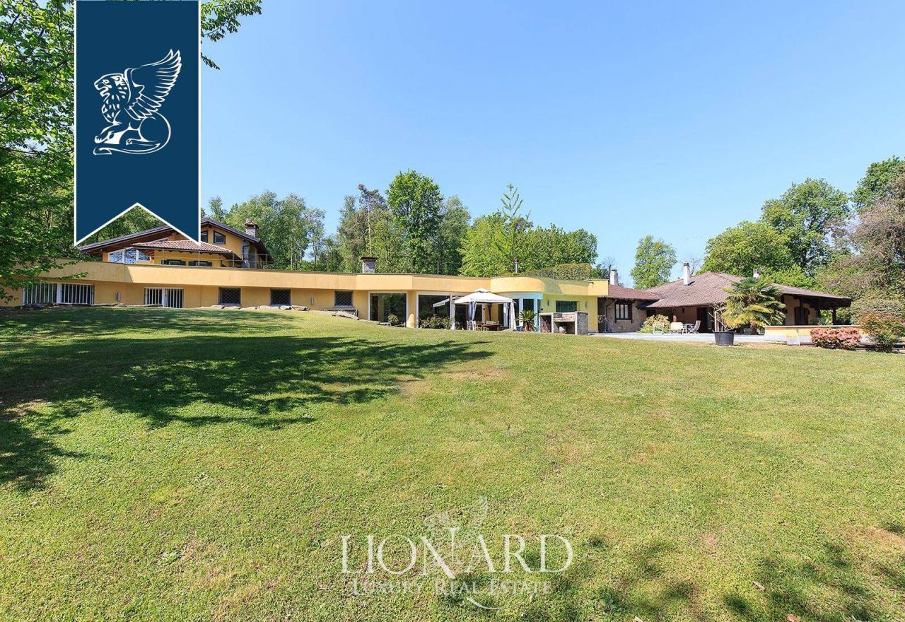 Villa a Novara, Italia, 700 m² - foto 2