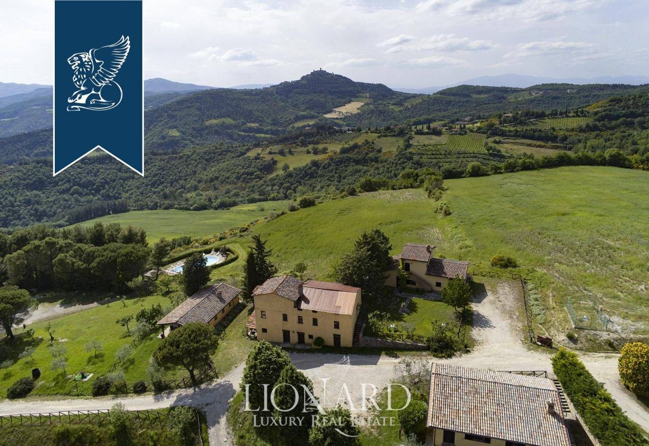 Granja en Perugia, Italia, 2 000 m² - imagen 2