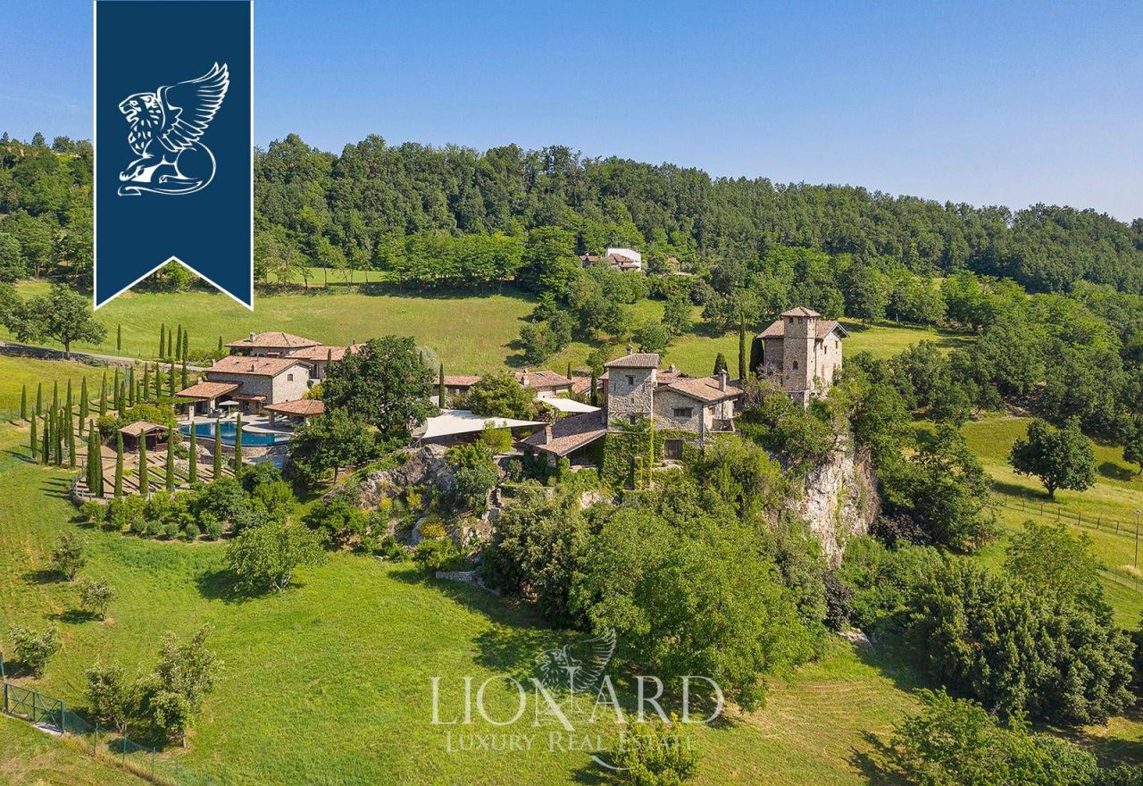 Castillo en Piacenza, Italia, 2 785 m² - imagen 4