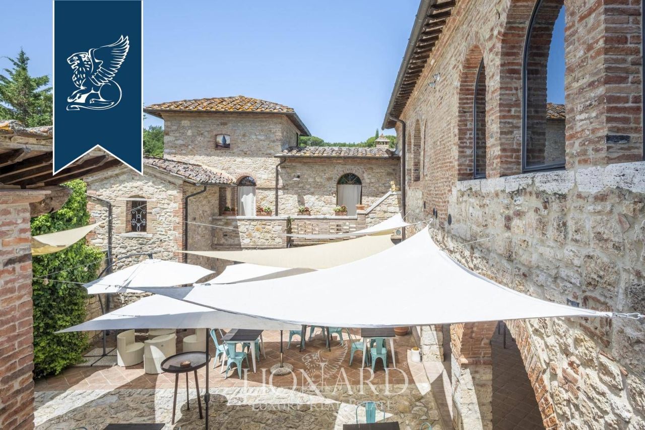 Granja en Siena, Italia, 800 m² - imagen 4