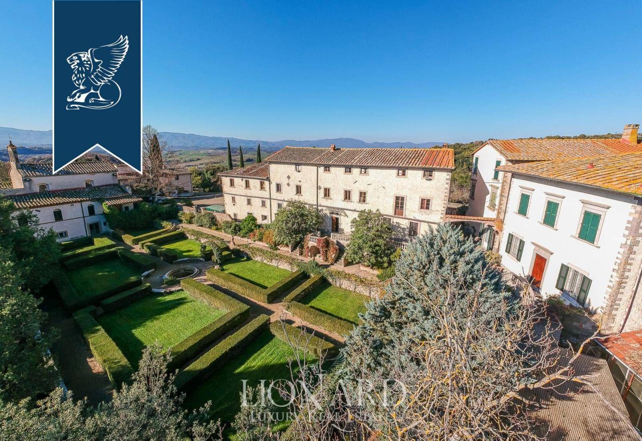 Granja en Arezzo, Italia, 25 000 m² - imagen 4