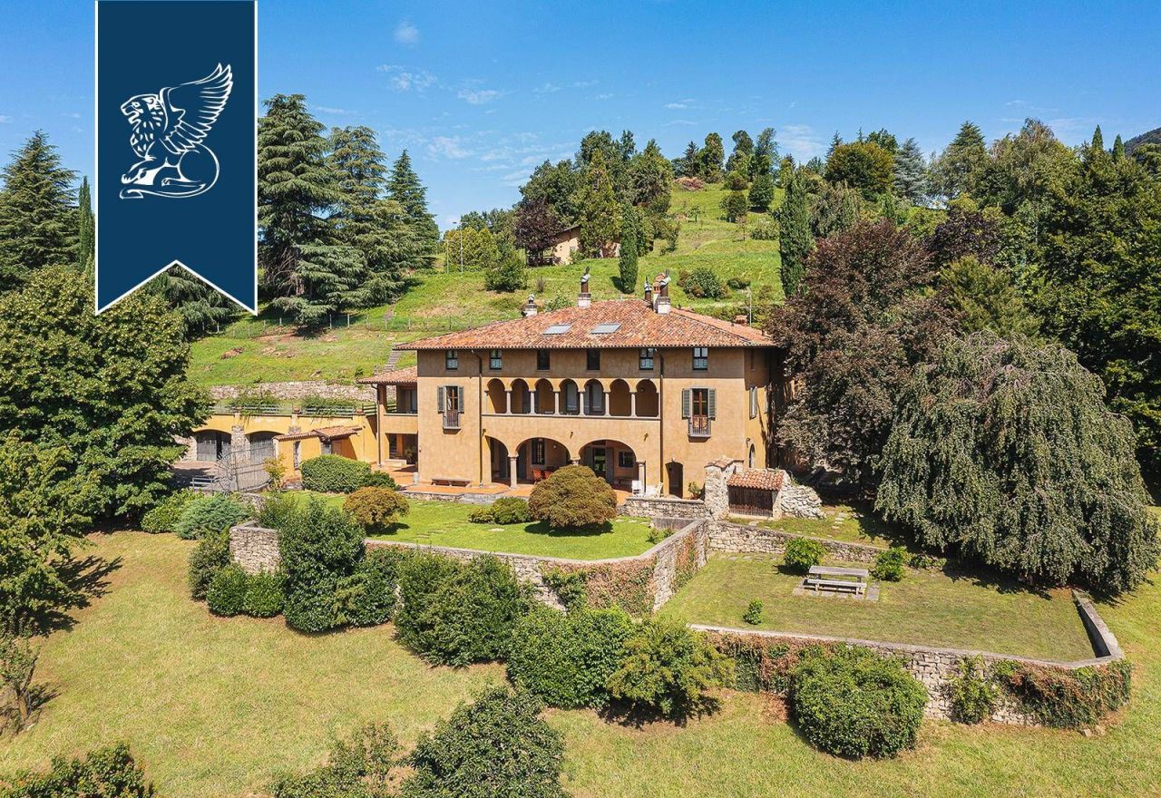 Villa in Bergamo, Italy, 1 500 m² - picture 4