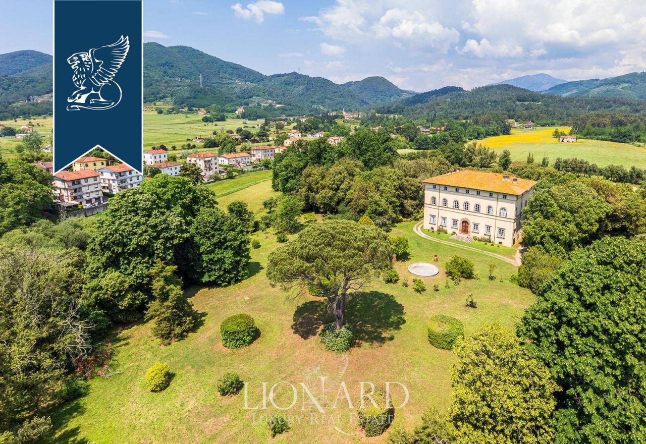 Farm in Lucca, Italy, 4 000 m² - picture 3