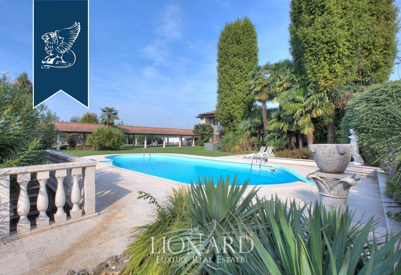 Villa in Brescia, Italy, 600 m² - picture 3