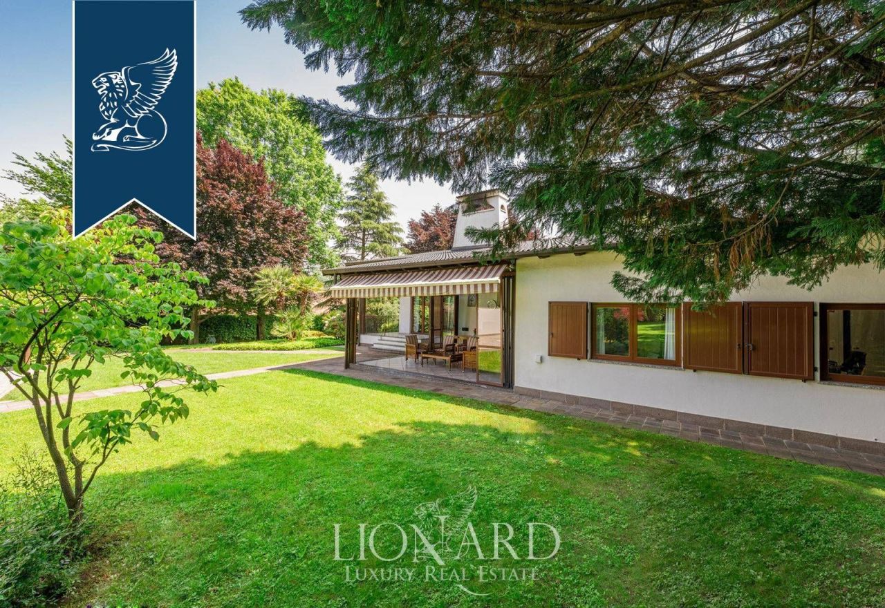 Villa in Lesmo, Italy, 550 m² - picture 3