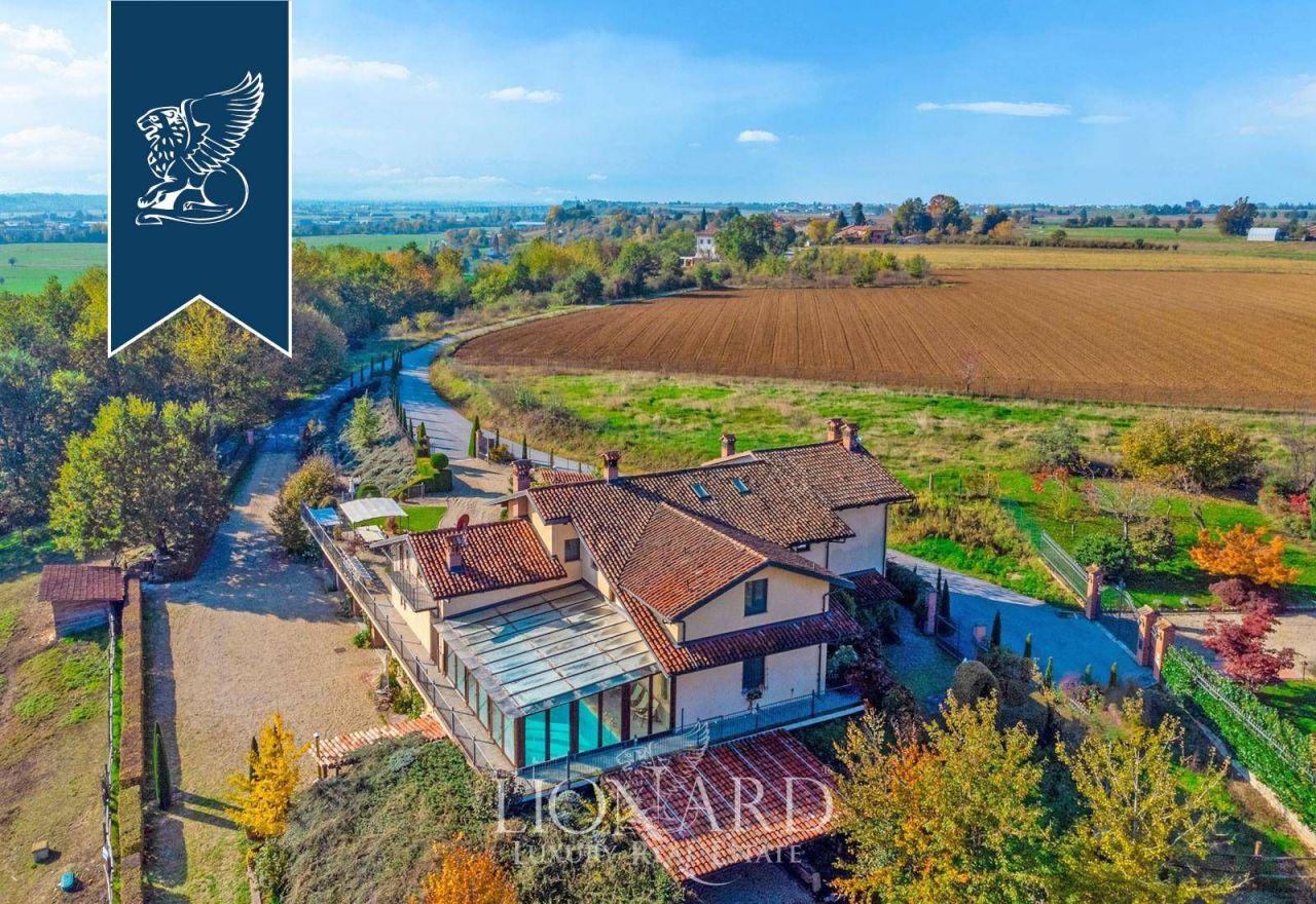 Villa in Cuneo, Italy, 700 m² - picture 3