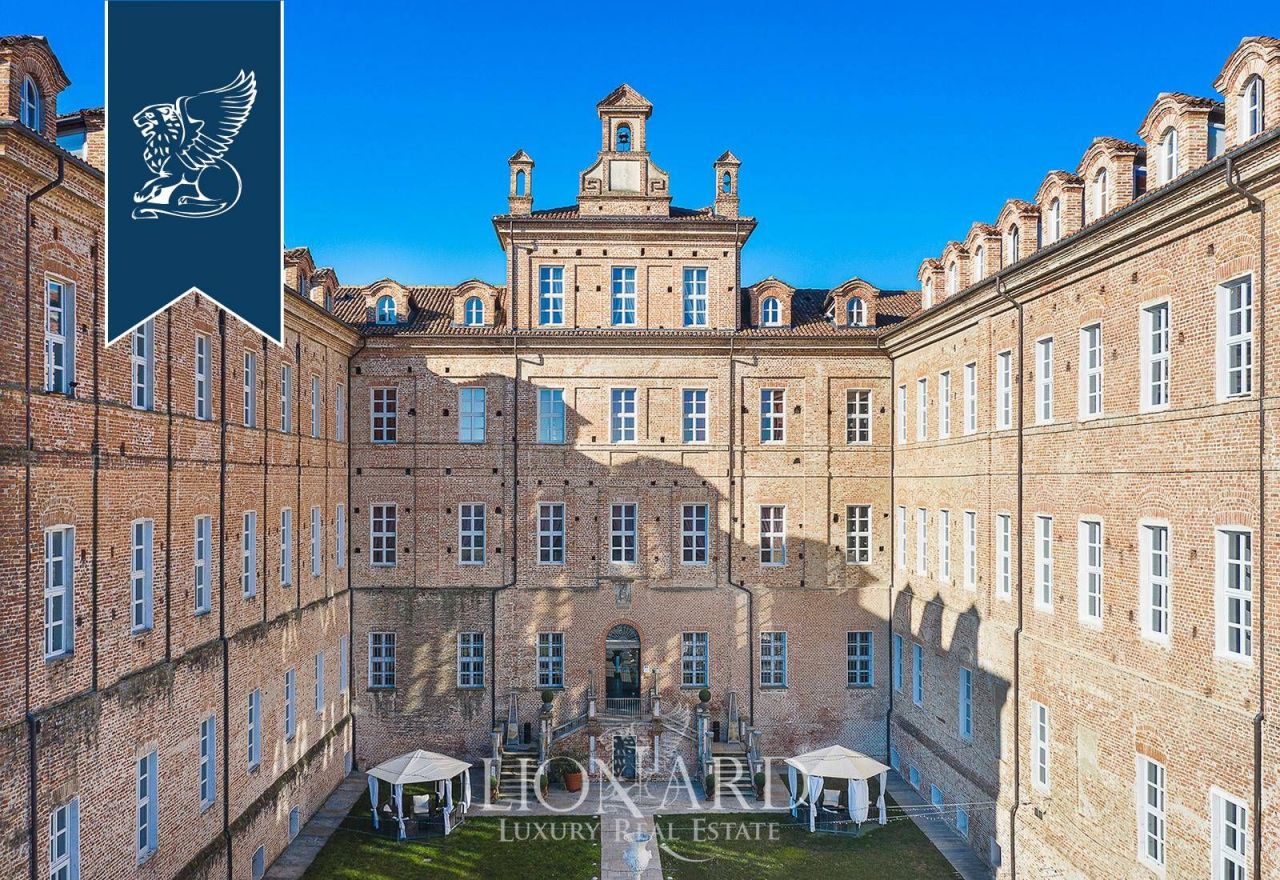 Castillo en Turín, Italia, 10 550 m² - imagen 3