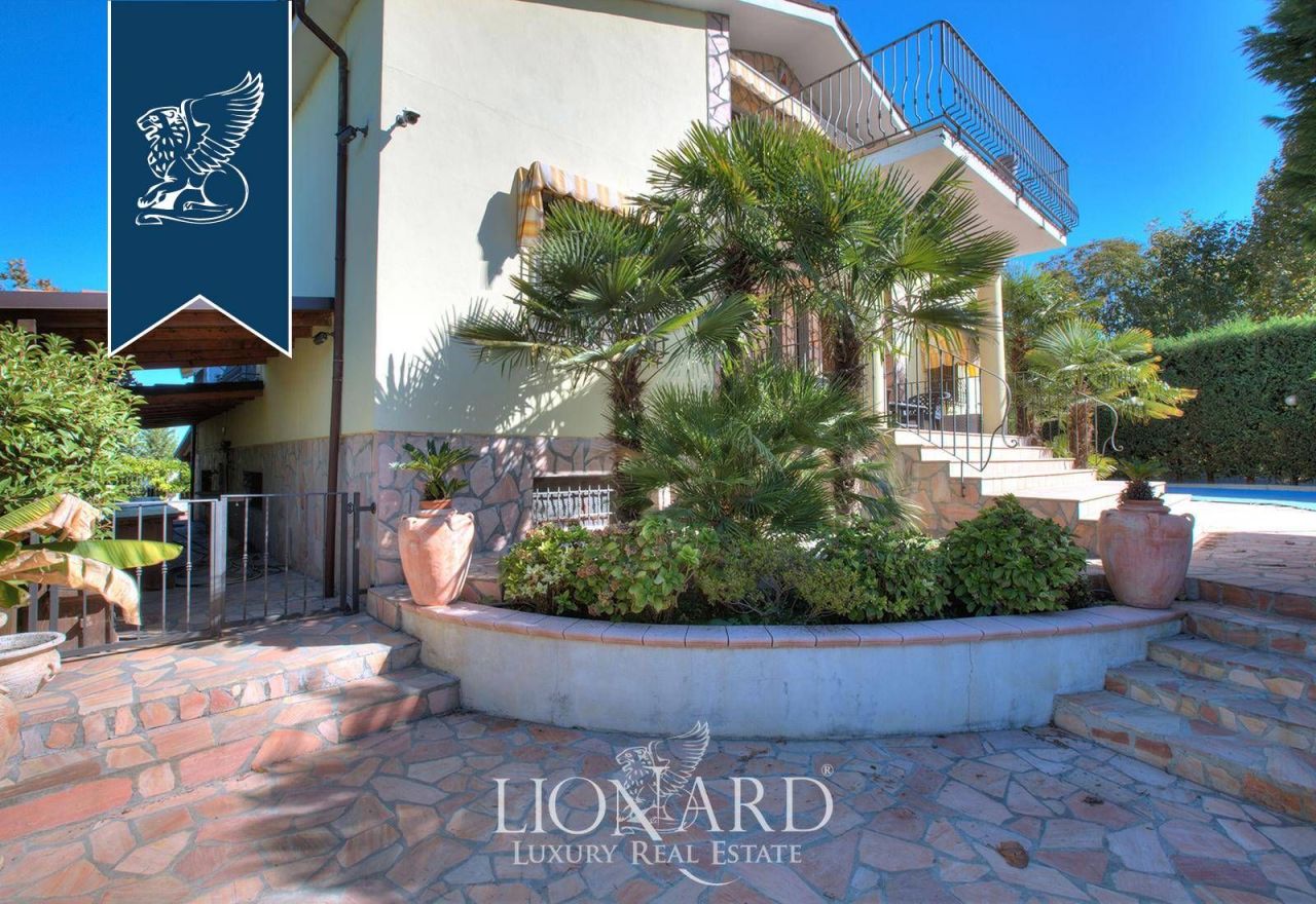 Granja en Pavía, Italia, 580 m² - imagen 3