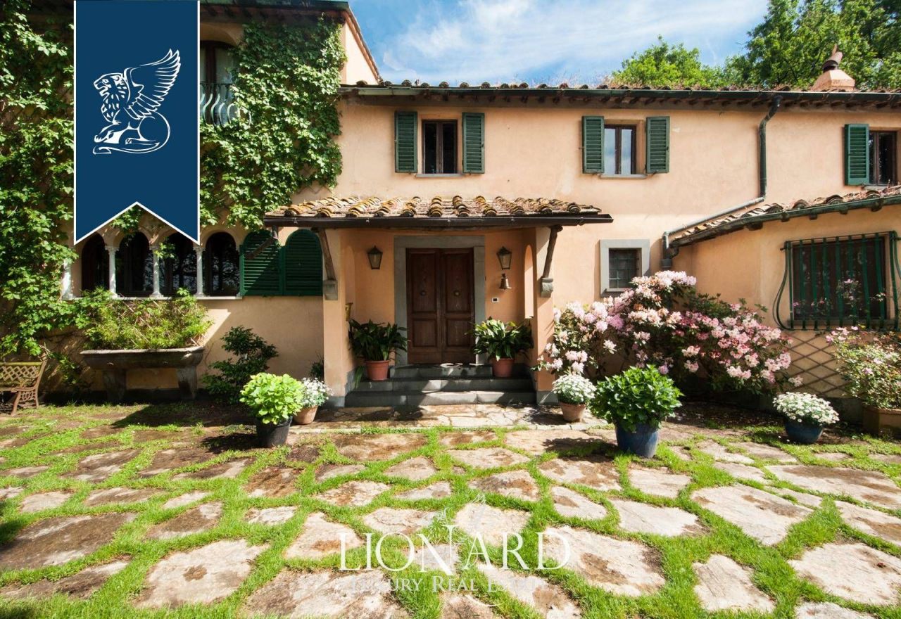 Villa in Lucca, Italy, 1 100 m² - picture 3