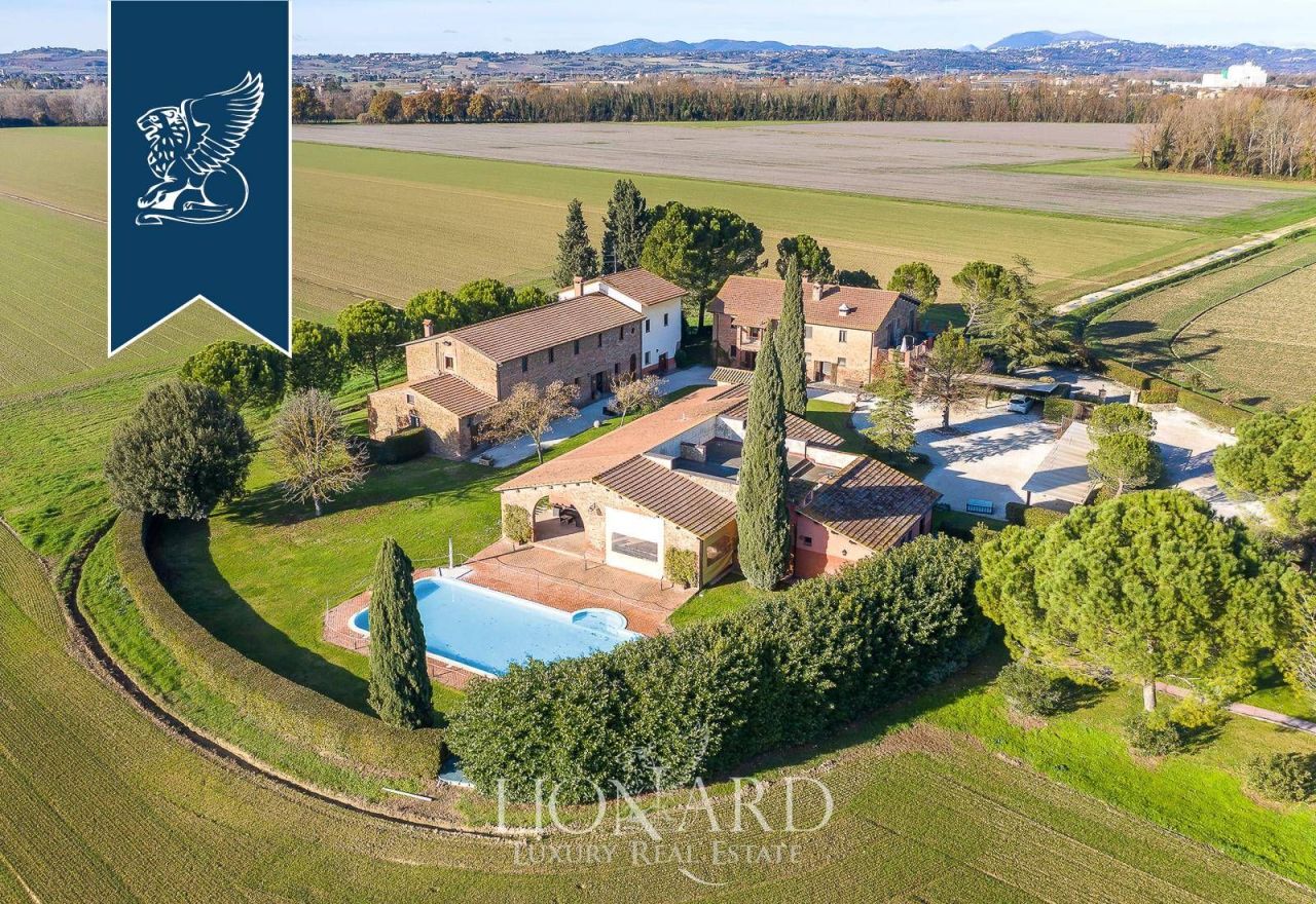 Farm in Bettona, Italy, 1 900 m² - picture 4