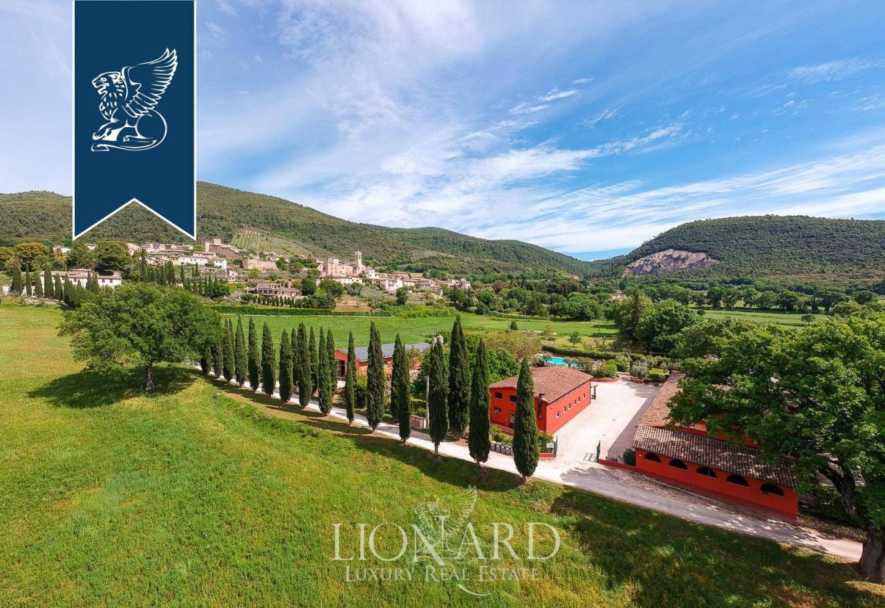 Granja en Spoleto, Italia, 1 064 m² - imagen 5