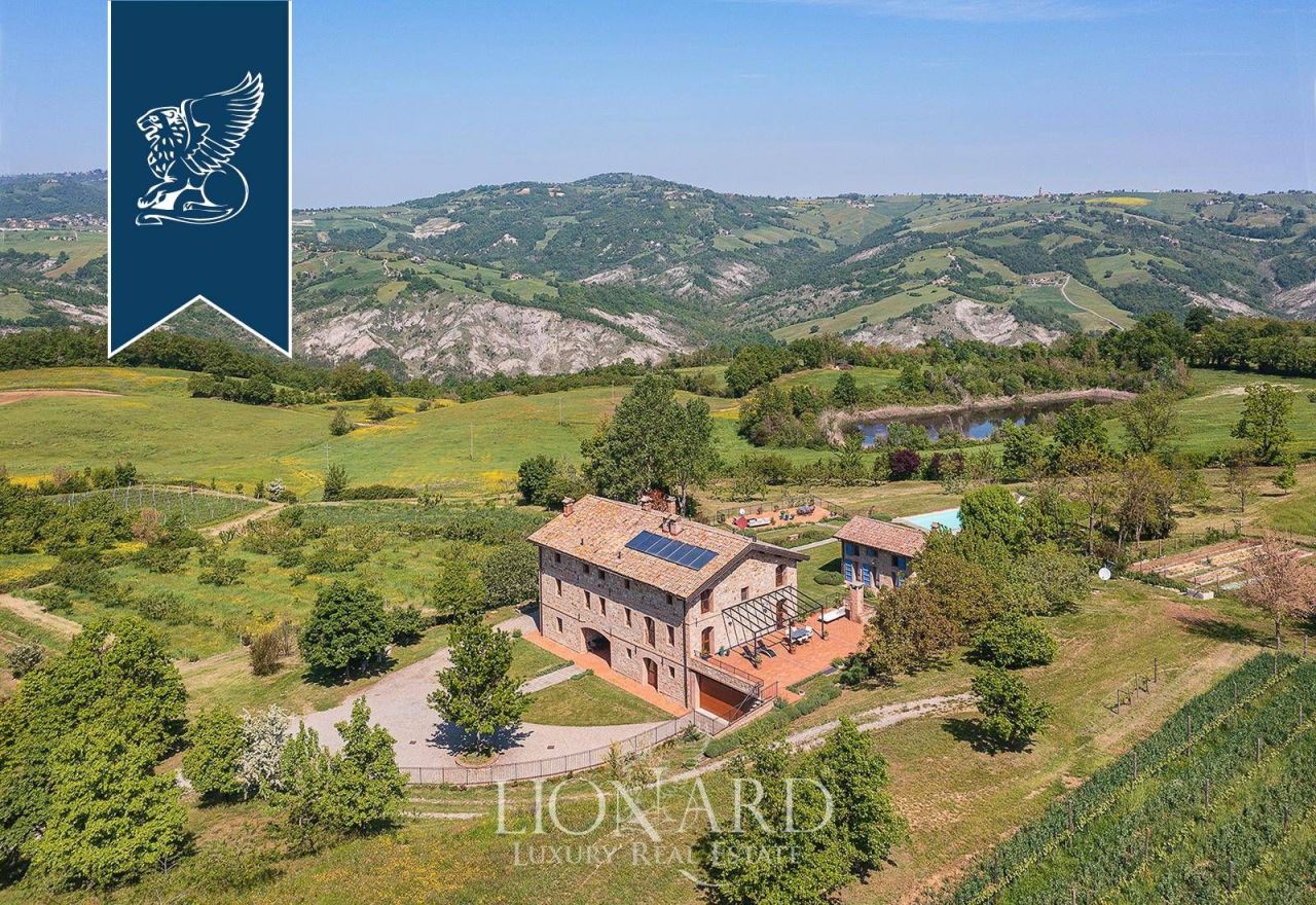 Villa in Modena, Italy, 900 m² - picture 5