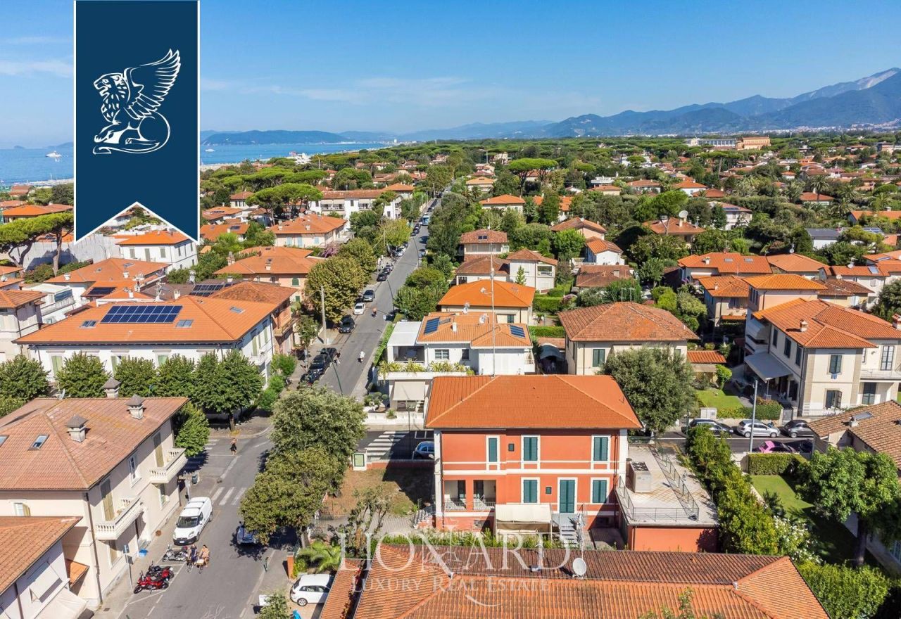 Villa in Forte dei Marmi, Italy, 400 m² - picture 5